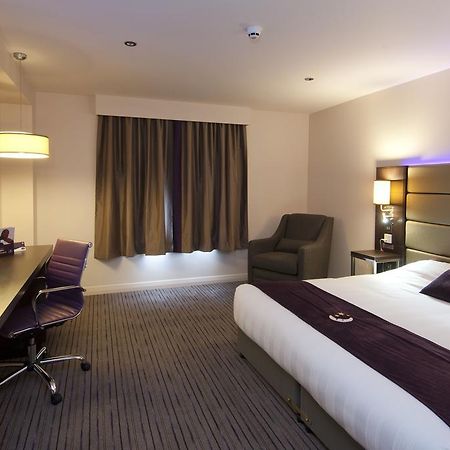 Premier Inn High Wycombe/Beaconsfield Esterno foto