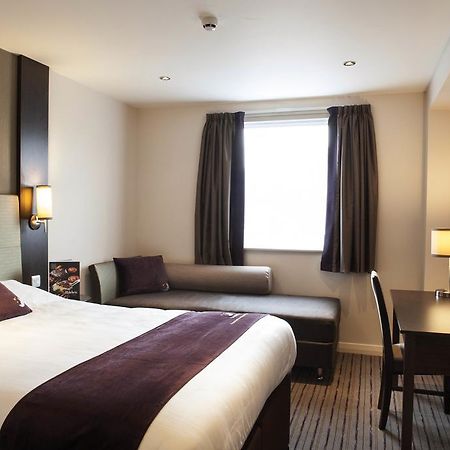 Premier Inn High Wycombe/Beaconsfield Esterno foto