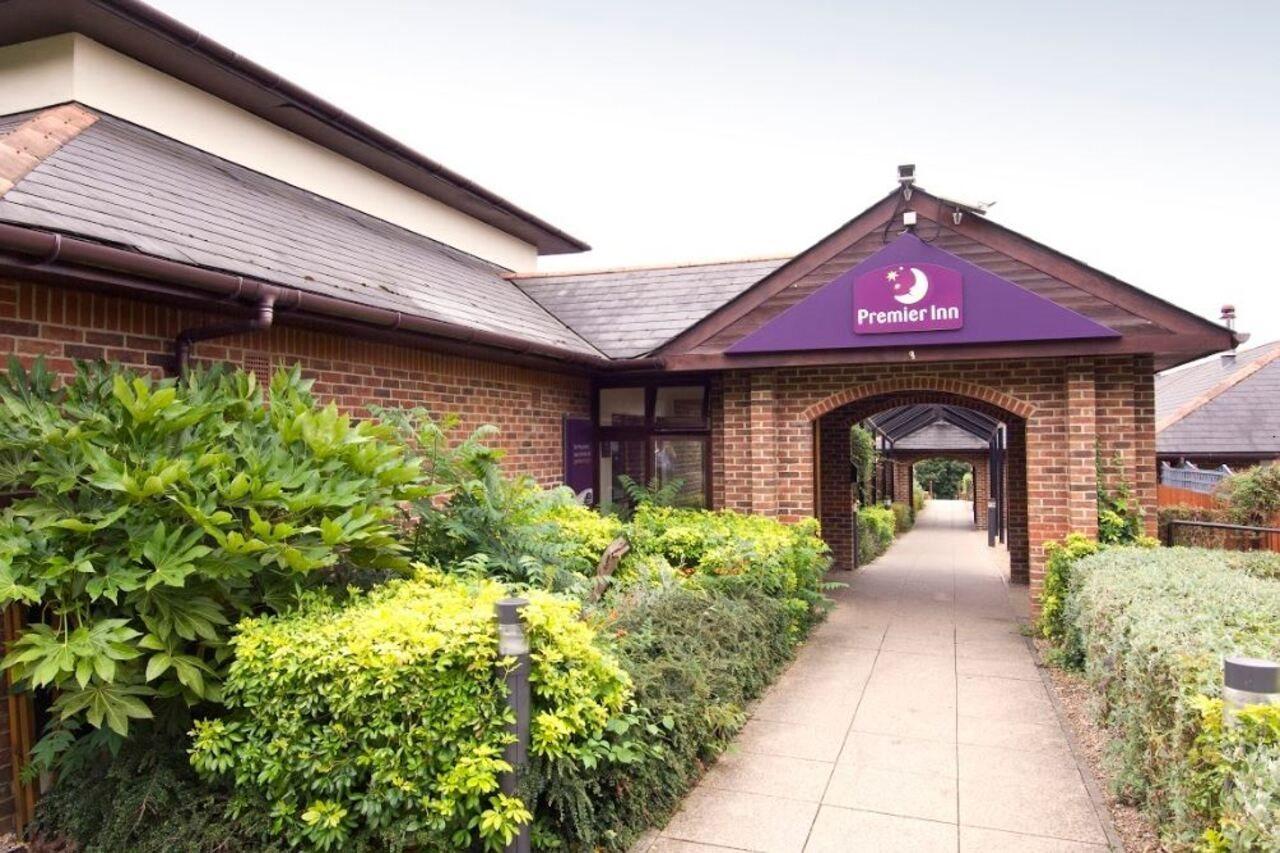 Premier Inn High Wycombe/Beaconsfield Esterno foto