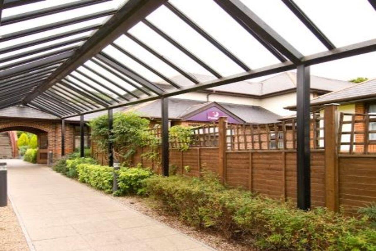Premier Inn High Wycombe/Beaconsfield Esterno foto