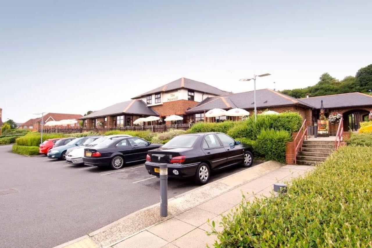 Premier Inn High Wycombe/Beaconsfield Esterno foto