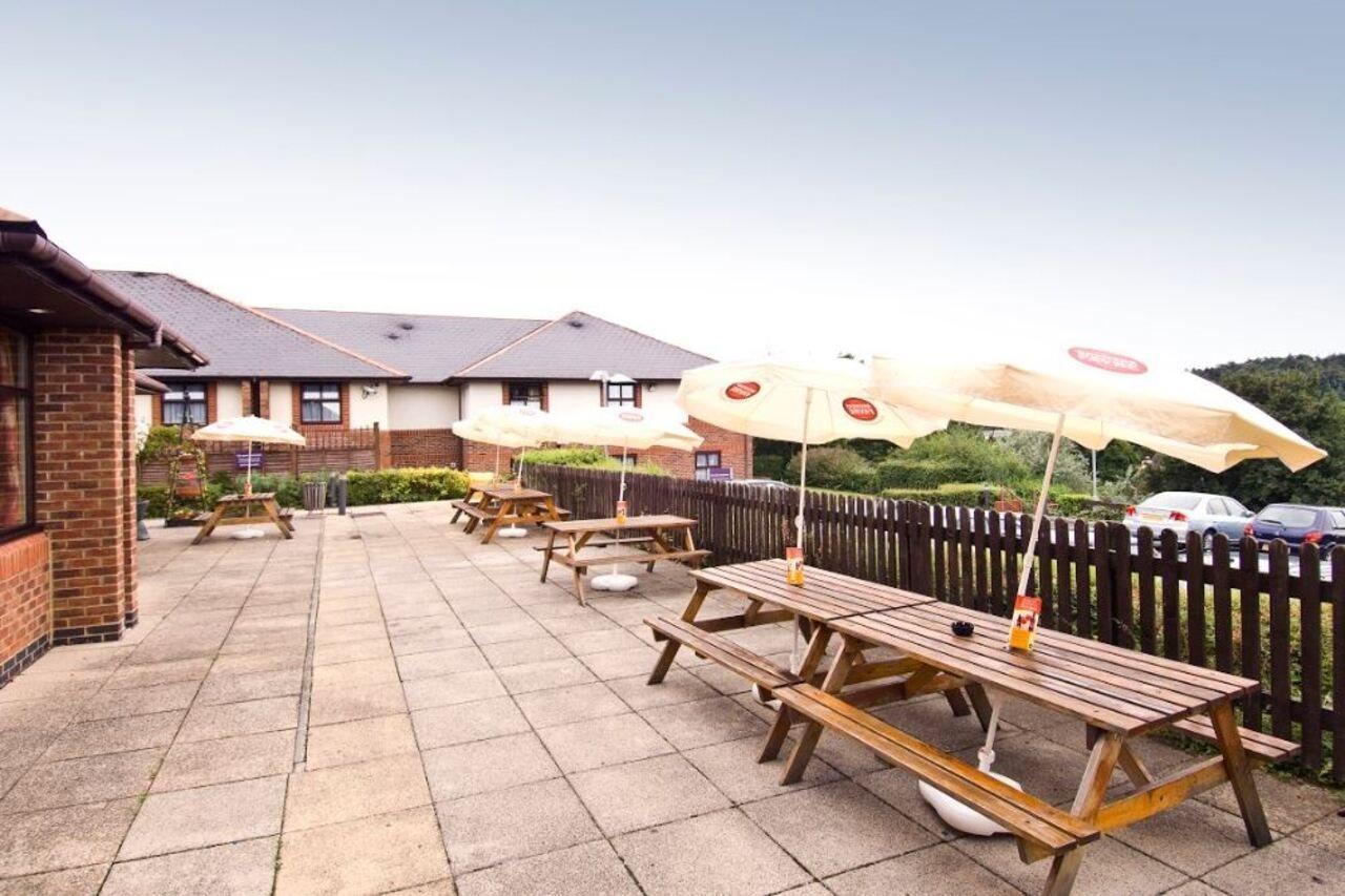 Premier Inn High Wycombe/Beaconsfield Esterno foto