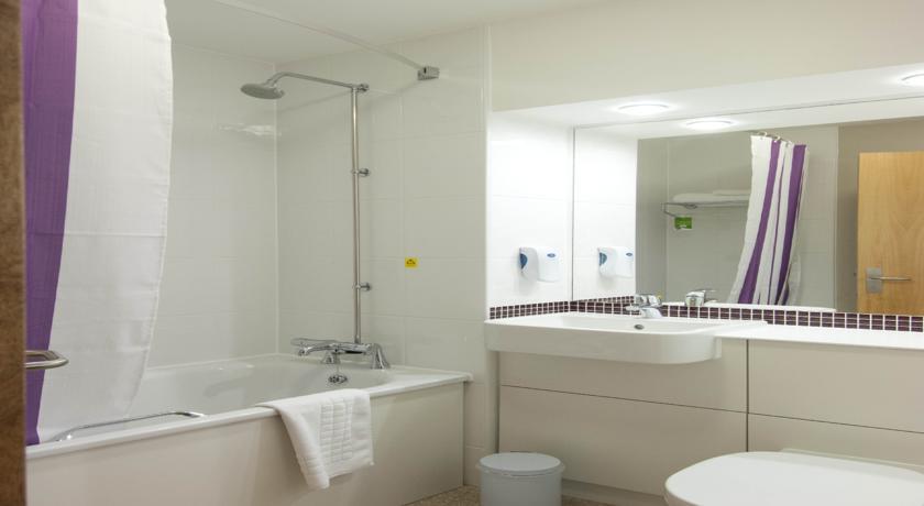 Premier Inn High Wycombe/Beaconsfield Esterno foto