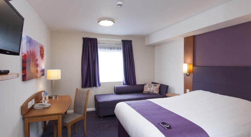 Premier Inn High Wycombe/Beaconsfield Esterno foto