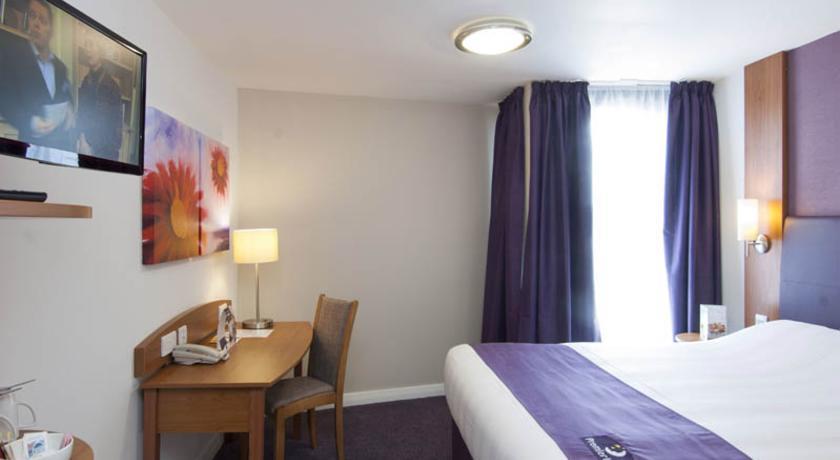 Premier Inn High Wycombe/Beaconsfield Esterno foto