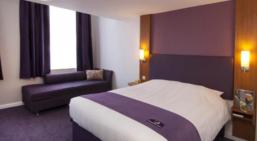 Premier Inn High Wycombe/Beaconsfield Esterno foto