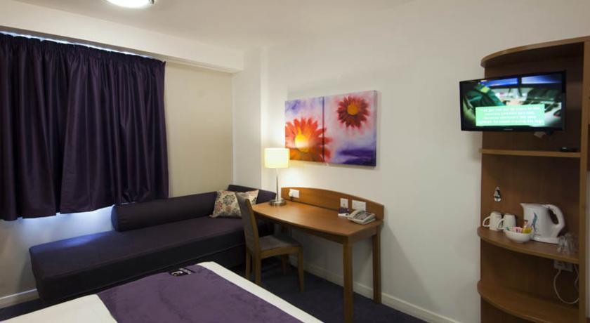 Premier Inn High Wycombe/Beaconsfield Esterno foto