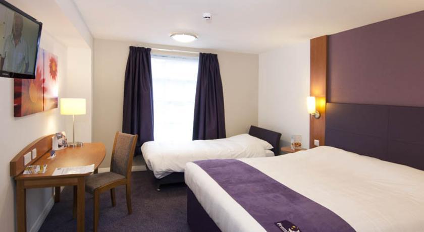 Premier Inn High Wycombe/Beaconsfield Esterno foto