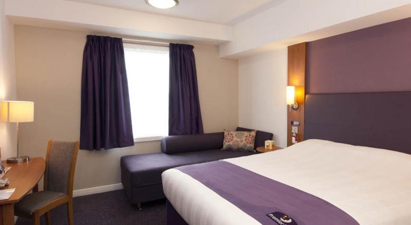 Premier Inn High Wycombe/Beaconsfield Esterno foto