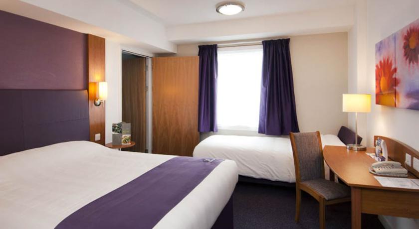Premier Inn High Wycombe/Beaconsfield Esterno foto