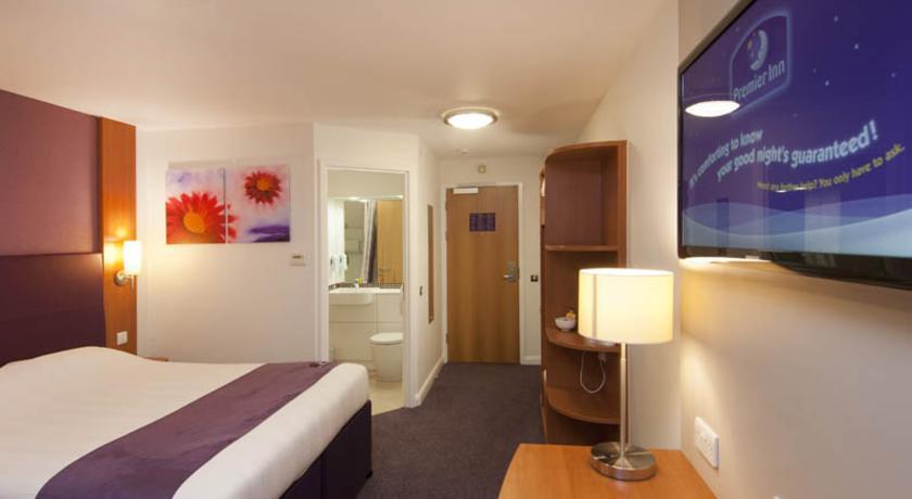 Premier Inn High Wycombe/Beaconsfield Esterno foto