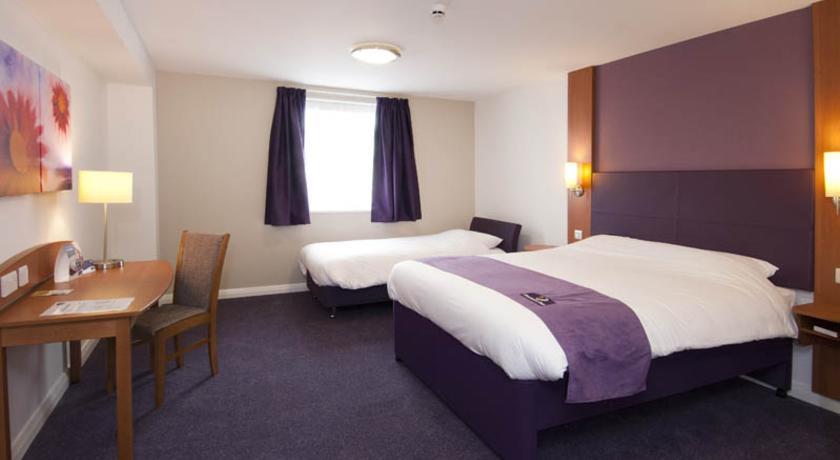 Premier Inn High Wycombe/Beaconsfield Esterno foto