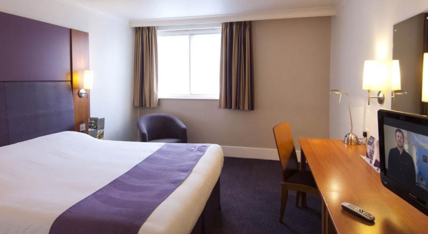 Premier Inn High Wycombe/Beaconsfield Esterno foto