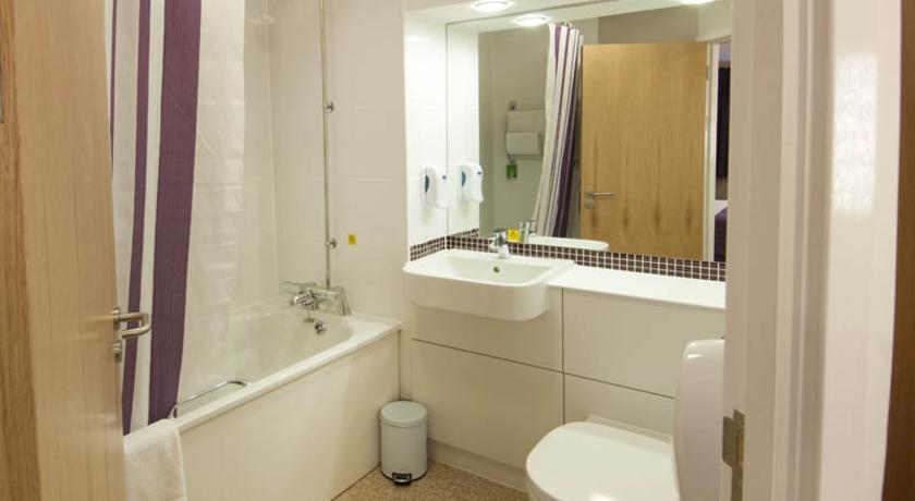 Premier Inn High Wycombe/Beaconsfield Esterno foto