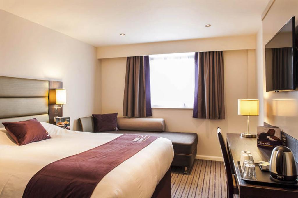 Premier Inn High Wycombe/Beaconsfield Esterno foto