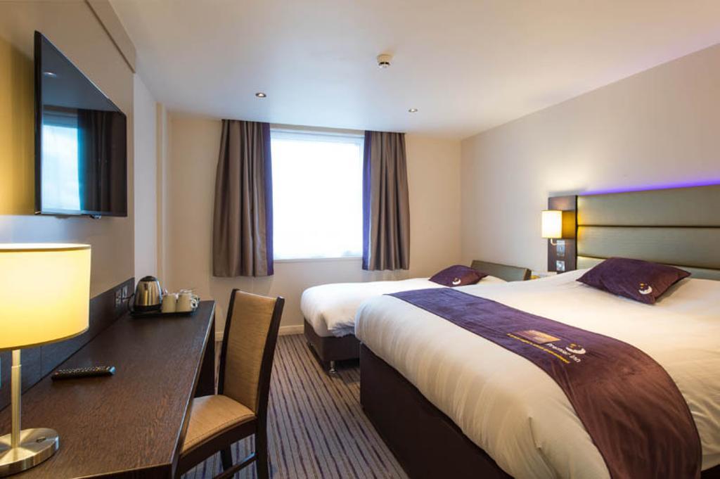 Premier Inn High Wycombe/Beaconsfield Esterno foto