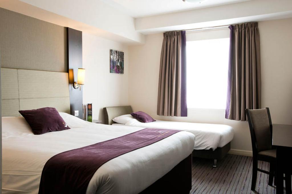 Premier Inn High Wycombe/Beaconsfield Esterno foto