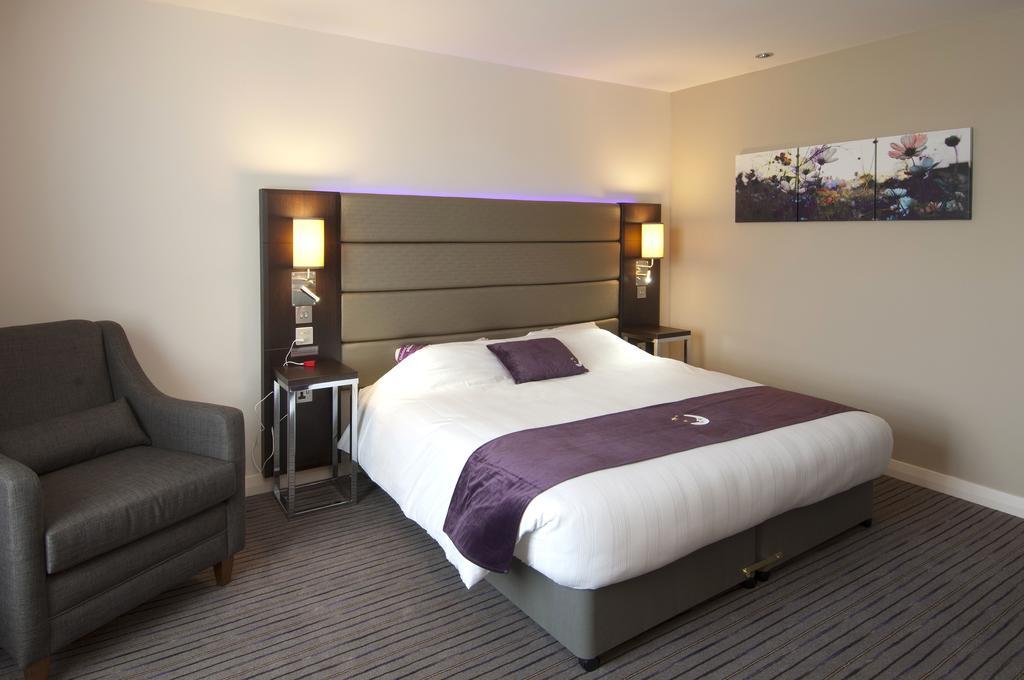 Premier Inn High Wycombe/Beaconsfield Esterno foto