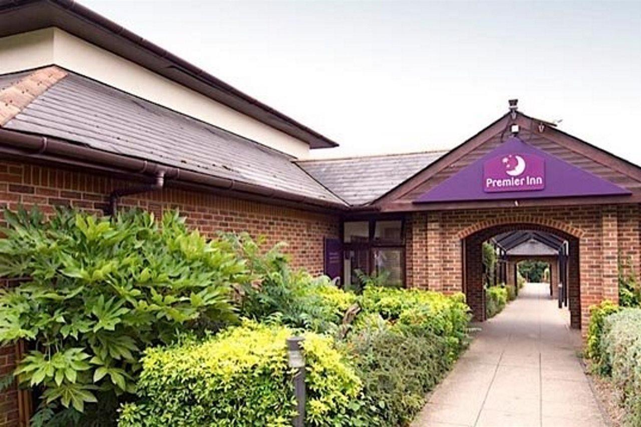Premier Inn High Wycombe/Beaconsfield Esterno foto