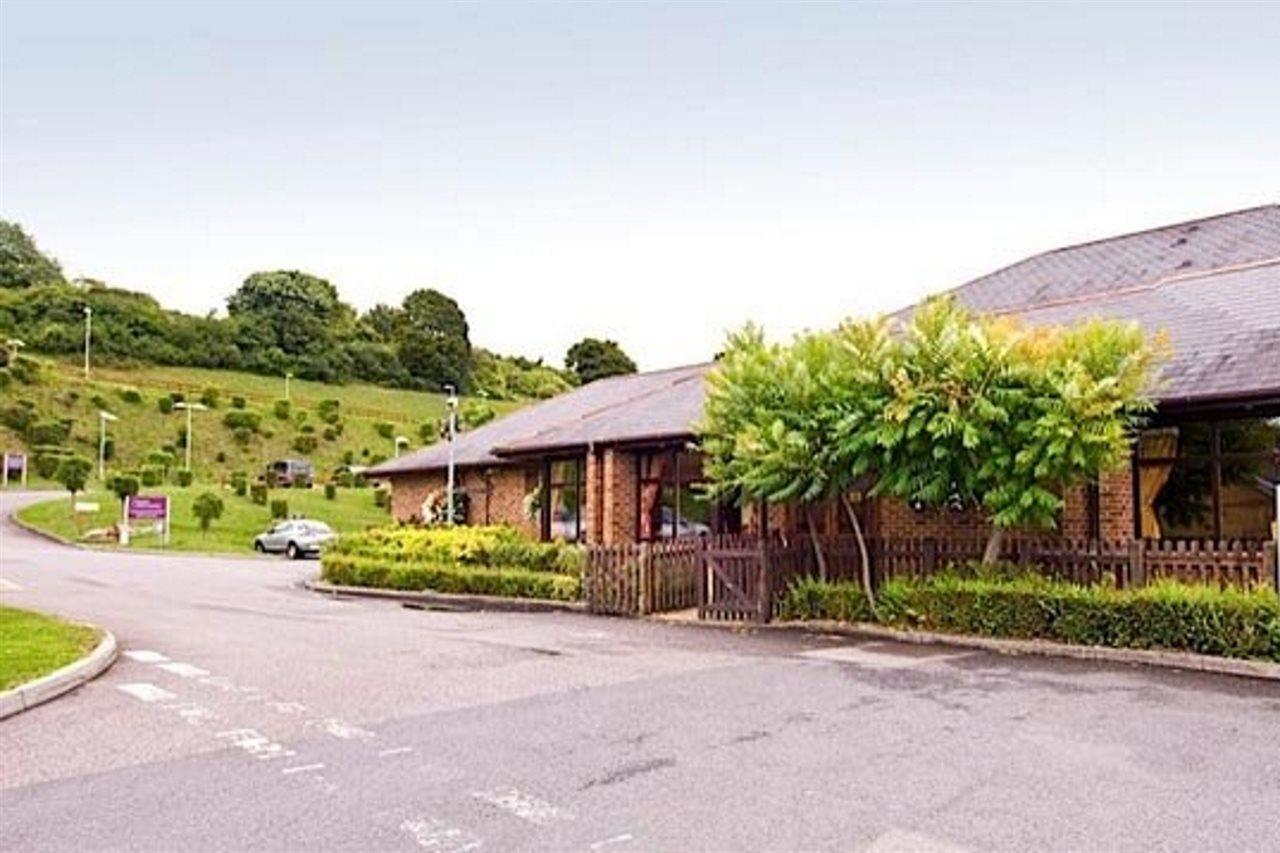 Premier Inn High Wycombe/Beaconsfield Esterno foto