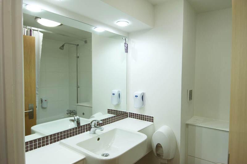 Premier Inn High Wycombe/Beaconsfield Esterno foto